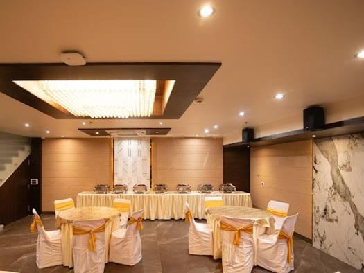 Hotel Emerald Inn Bhopal Buitenkant foto