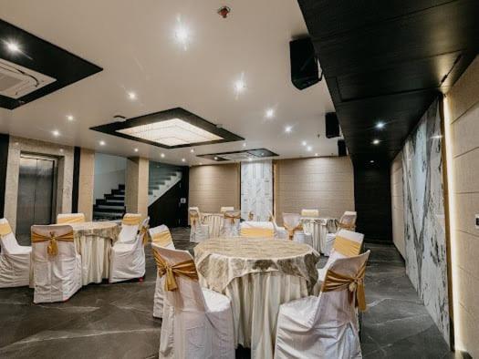 Hotel Emerald Inn Bhopal Buitenkant foto