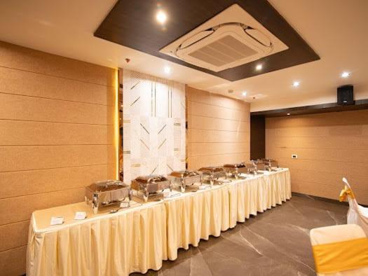 Hotel Emerald Inn Bhopal Buitenkant foto